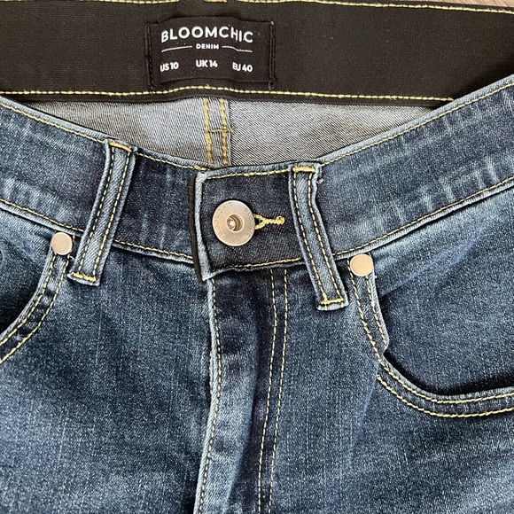 Bloomchic Solid Frayed Roll Hem High Rise Jeans NWT - Picture 8 of 8